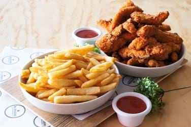 CHICKEN NUGGETS & CHIPS PLATTER – $45